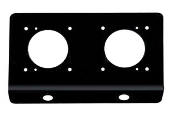 燃?xì)庠畈Ａ姘?/></p><p><br/></p><p>現(xiàn)在燃?xì)庠钍袌?chǎng)上有許多以鋼化玻璃為面板的燃?xì)庠睿射摶Ａ姘灞ǖ氖录s時(shí)有發(fā)生。讓許多消費(fèi)者都對(duì)這種鋼化玻璃面板燃?xì)庠钍峭鴧s步，多選擇以不銹鋼材質(zhì)為面板的燃?xì)庠?。甚至許多家電賣場(chǎng)的導(dǎo)購(gòu)都以安全理由向消費(fèi)者推銷不銹鋼面板的燃?xì)庠?。其?shí)鋼化玻璃面板的燃?xì)庠畈⒉皇遣话踩?，只是許多小伙伴的不當(dāng)使用導(dǎo)致了鋼化玻璃的爆炸。那接下來(lái)我們就來(lái)看看燃?xì)庠钍沁x擇不銹鋼好還是鋼化玻璃好，我們從以下方面來(lái)了解：</p><p><br/></p><p>1、材質(zhì)</p><p>不銹鋼：不銹鋼是一種耐空氣、蒸汽、水等弱腐蝕介質(zhì)和酸、堿、鹽等化學(xué)浸蝕性介質(zhì)腐蝕的鋼材，它的用途非常的廣泛。從材質(zhì)上來(lái)說(shuō)，不銹鋼面板及時(shí)使用很多年之后還能保持原有的樣子，非常耐用。但是鋼材的運(yùn)用非常廣泛，大到樓房建筑，小到螺絲釘?shù)闹谱?，這些都離不開(kāi)鋼材。我國(guó)的鋼材產(chǎn)量非常大，但是由于需求量的龐大還是應(yīng)該節(jié)約使用。</p><p><br/></p><p>鋼化玻璃：鋼化玻璃是一種預(yù)應(yīng)力玻璃,為提高玻璃的強(qiáng)度,通常使用化學(xué)或物理的方法，在玻璃表面形成壓應(yīng)力，玻璃承受外力時(shí)首先抵消表層應(yīng)力，從而提高了承載能力，增強(qiáng)玻璃自身抗風(fēng)壓性、寒暑性、沖擊性等的安全玻璃。鋼化玻璃的材質(zhì)主要是硅，這種元素在整個(gè)地球上的含量是非常龐大的，可以算是取之不盡用之不竭了。</p><p><br/></p><p>2、安全</p><p>不銹鋼：眾所周知，燃?xì)庠钤诠ぷ鞯臅r(shí)候灶頭附近的溫度會(huì)很高，燃?xì)庠蠲姘逅玫牟讳P鋼材質(zhì)在導(dǎo)熱這方面下了很多功夫，即使燃?xì)庠罟ぷ骱荛L(zhǎng)時(shí)間，面板的多處溫度還如常溫。在耐熱上，用戶可以隨意將很熱的鍋放在面板上，而不用擔(dān)心面板有問(wèn)題。強(qiáng)度方面也是不銹鋼所擅長(zhǎng)的，不用擔(dān)心面板會(huì)有任何問(wèn)題。</p><p><br/></p><p>鋼化玻璃：鋼化玻璃面板在各方面都能媲美于不銹鋼面板了，對(duì)于用戶所擔(dān)心的爆炸事件，其實(shí)根本原因是用戶的使用不當(dāng)。鋼化玻璃是一種新型的材料，許多消費(fèi)者對(duì)其沒(méi)有認(rèn)識(shí)，在使用上，只要做到定期清理灶圈上的雜質(zhì)和積碳，以免出火孔堵塞引起回火。平日要做好面板的清洗和養(yǎng)護(hù)，不可重力撞擊灶面，盡量避免讓灶面過(guò)熱或突然遇冷。這些只要在平常使用的時(shí)候稍加注意一下，就可以避免出現(xiàn)面板爆炸的情況。<br/></p><p><br/></p><p>4、清潔</p><p>不銹鋼：不銹鋼的面板在清潔上非常方便，使用過(guò)后直接拿濕抹布蘸上一點(diǎn)清潔劑，可以直接祛除油污了。但是要注意的是，有水的抹布擦完之后會(huì)在不銹鋼面板上留下水漬會(huì)影響美觀，擦拭之后最好用干燥的抹布再擦拭一遍，這樣效果就會(huì)非常好了。</p><p><br/></p><p>鋼化玻璃：鋼化玻璃的面板在清潔上和不銹鋼面板相似，直接拿濕抹布蘸一點(diǎn)清潔劑就可以祛除表面的油污了。而且鋼化玻璃在擦拭后雖然也會(huì)留下水印，但是配合面板的底色，看著就不是很明顯了，不會(huì)影響整體的美觀了。清潔上還是比不銹鋼面板方便一些的。</p><p><br/></p><p>綜合以上的內(nèi)容小編還是覺(jué)得鋼化玻璃面板比不銹鋼玻璃有優(yōu)勢(shì)，希望對(duì)朋友們有所幫助。</p><p><br/></p>                </div>
            </div>
            
            <div   id=